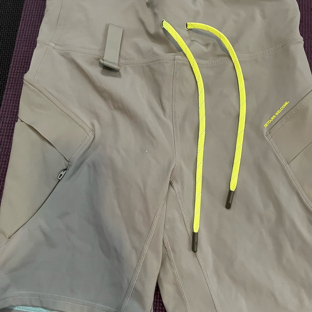 Lululemon Cargo Super High Rise shorts 12